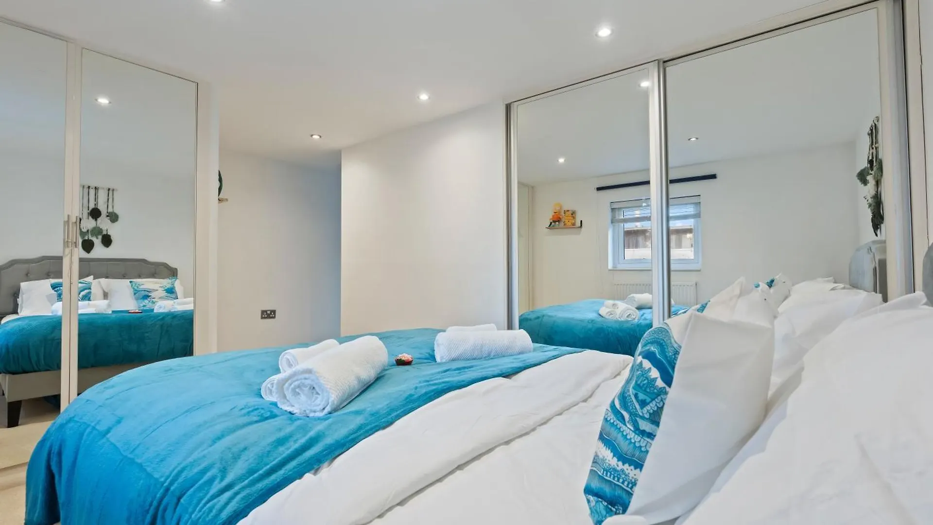 Cosy 1 Bed W Loft Sleeps 5 Close To Stations London 0*,  United Kingdom