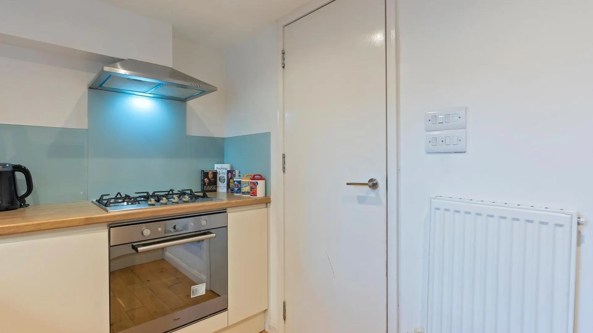 Cosy 1 Bed W Loft Sleeps 5 Close To Stations London